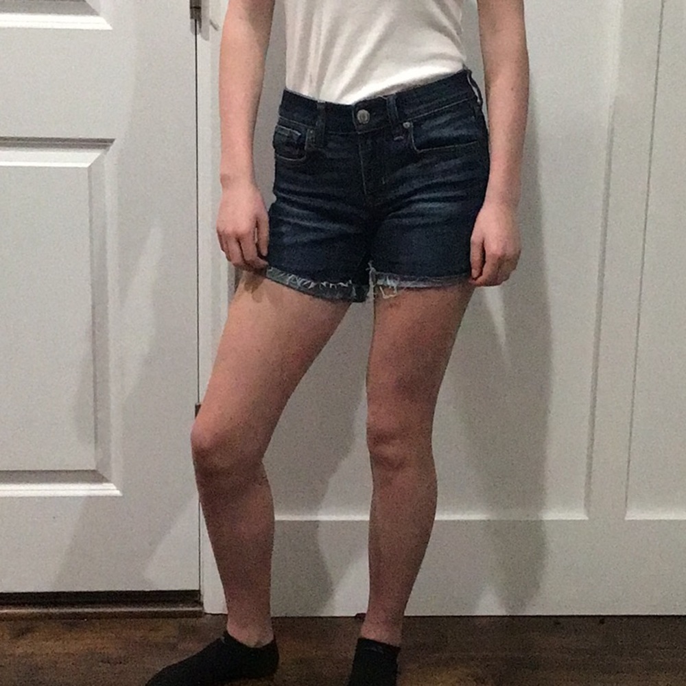American Eagle Womens size 2 dark wash jean shorts